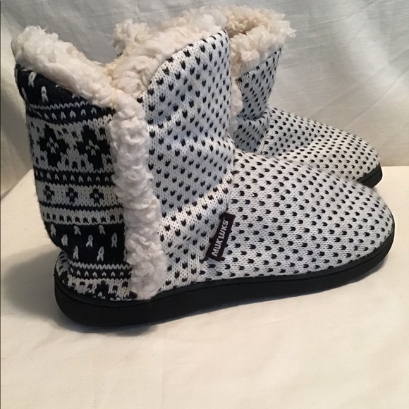 Muk Luks”Leigh” bootie slipper,EUC